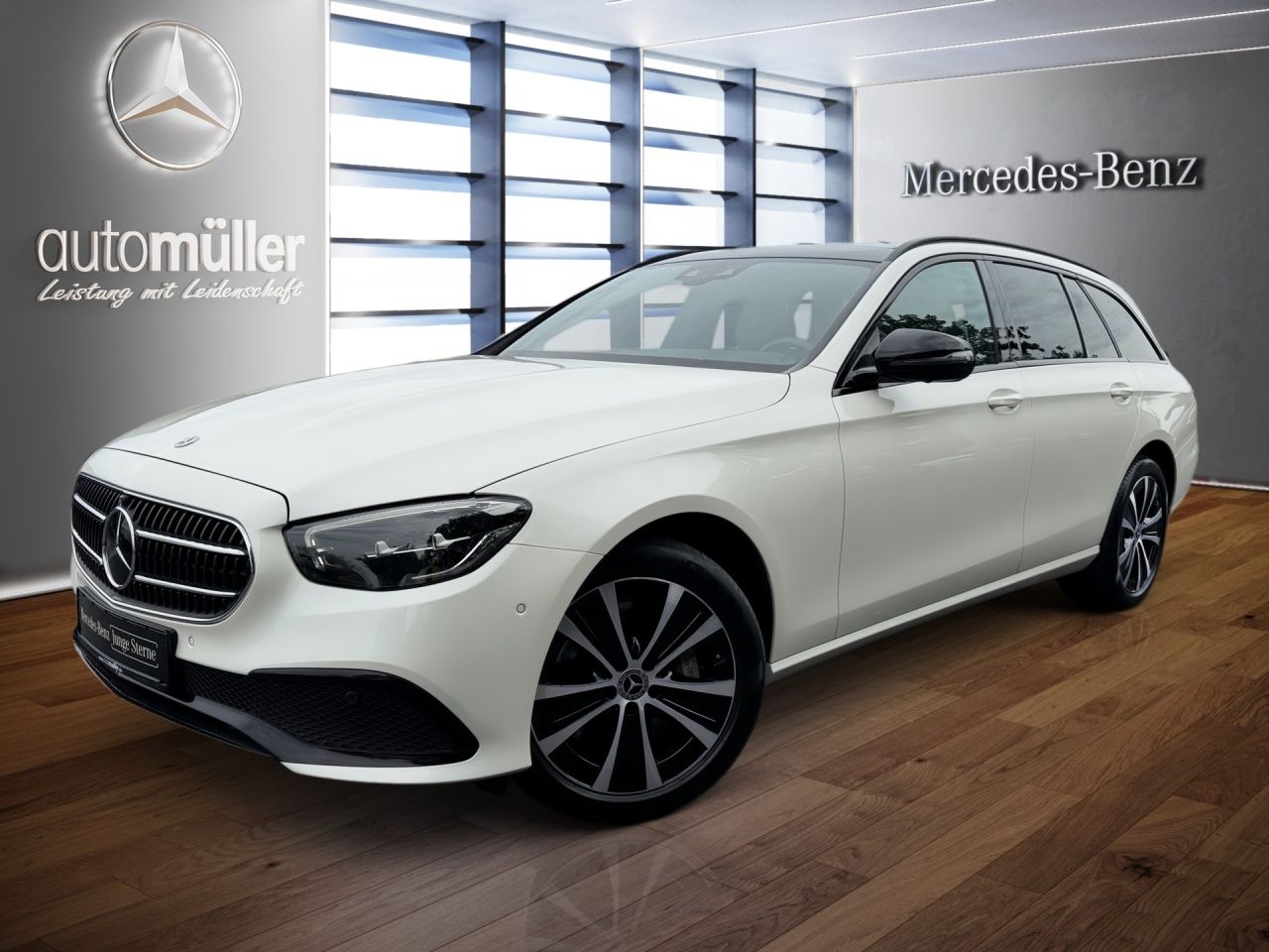 Mercedes-Benz E 300 de 4M T NIGHT+AHK+PANO+360°+EASYPACK+