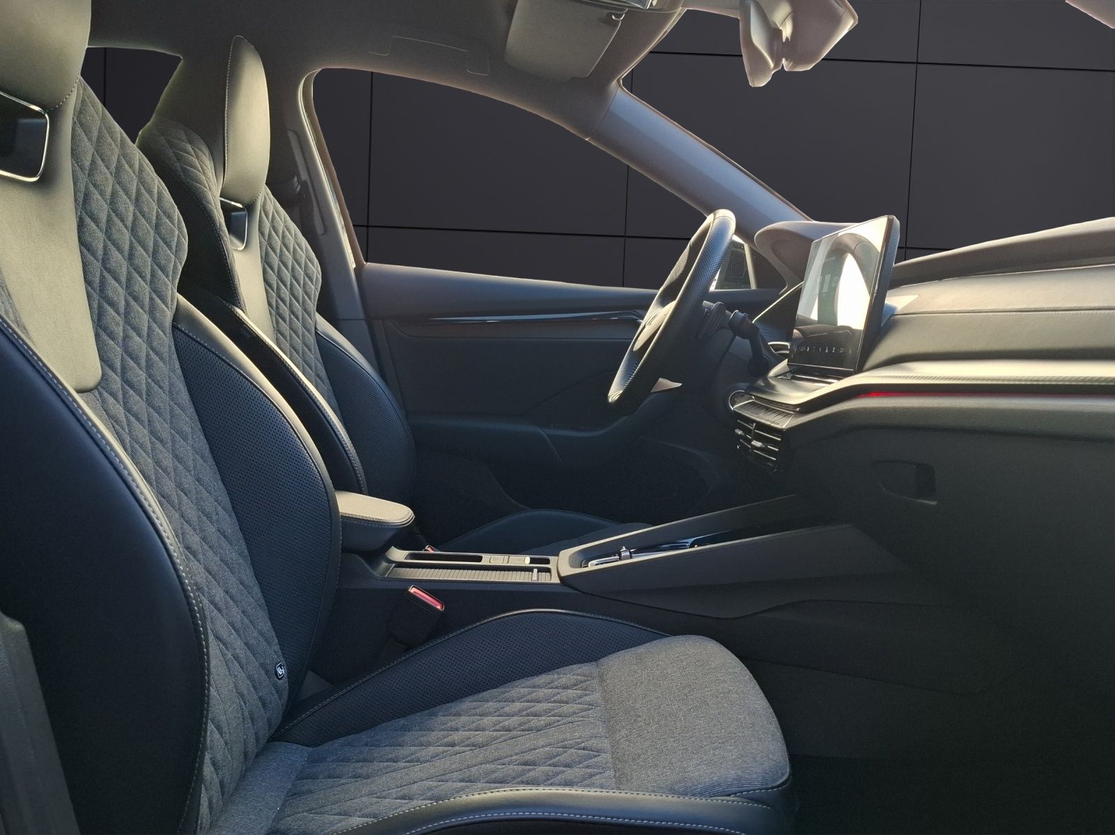 Fahrzeugabbildung SKODA Octavia Combi TDI Sportline DSG LED Navi HUD VC