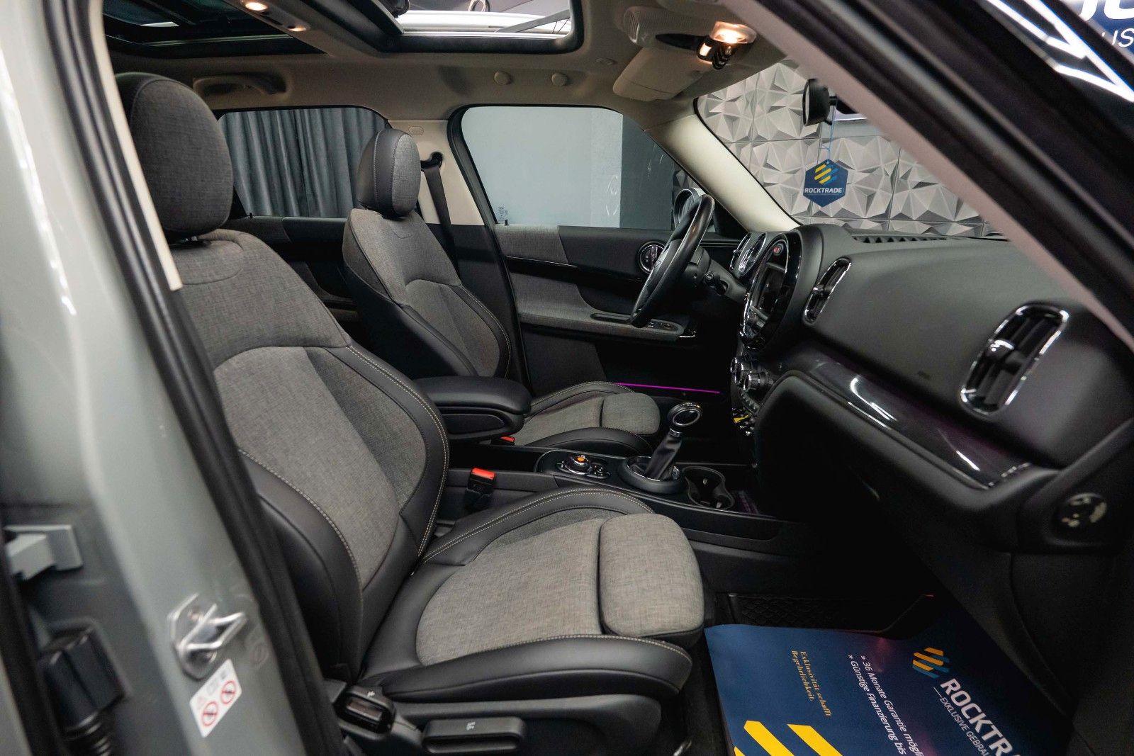 Fahrzeugabbildung MINI COOPER SE Countryman All4 | Pano | ACC | Plug-In