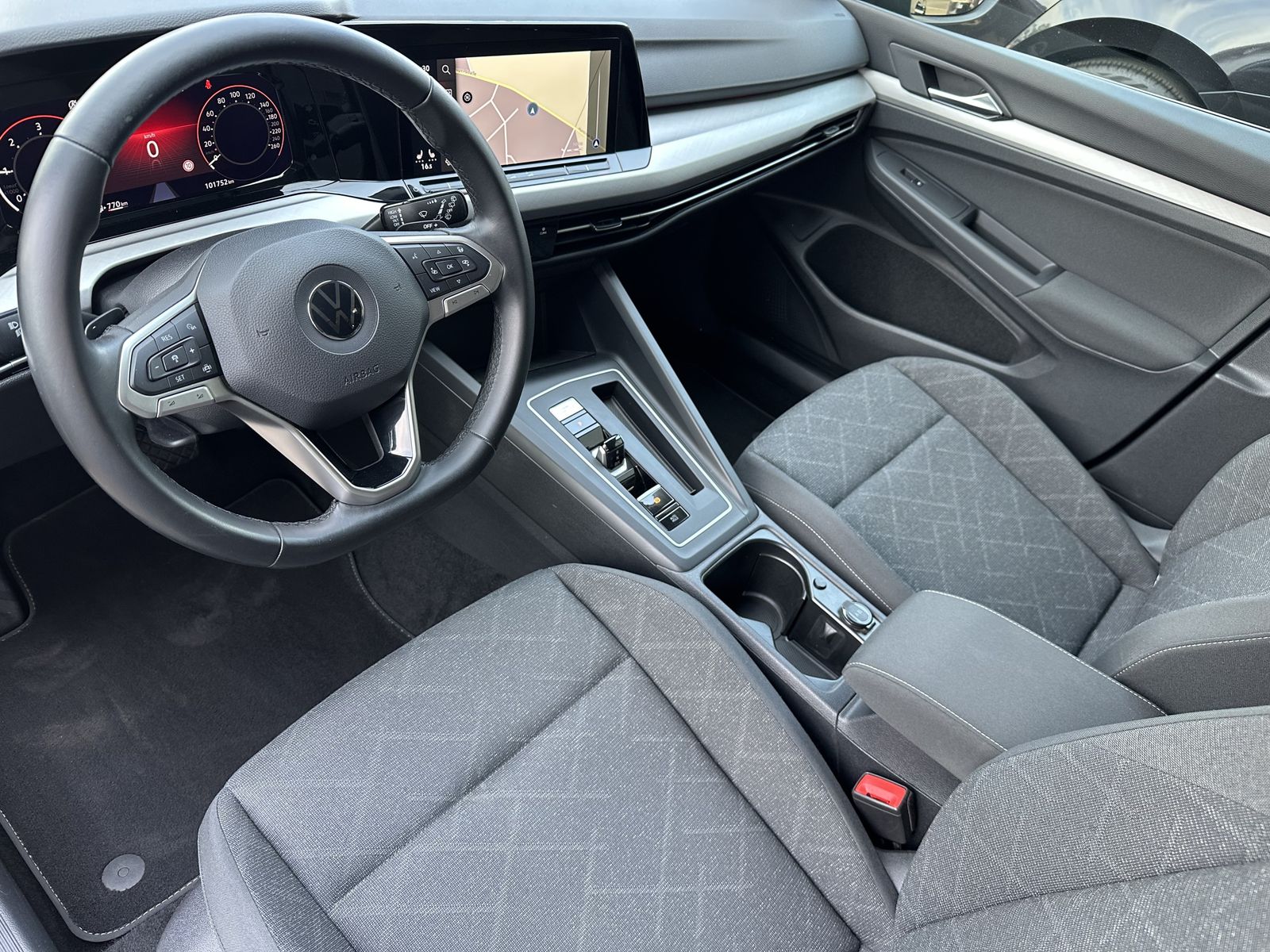 Fahrzeugabbildung Volkswagen Golf Variant 2.0 TDI DSG Life LED+ACC+SHZ+VCOCK