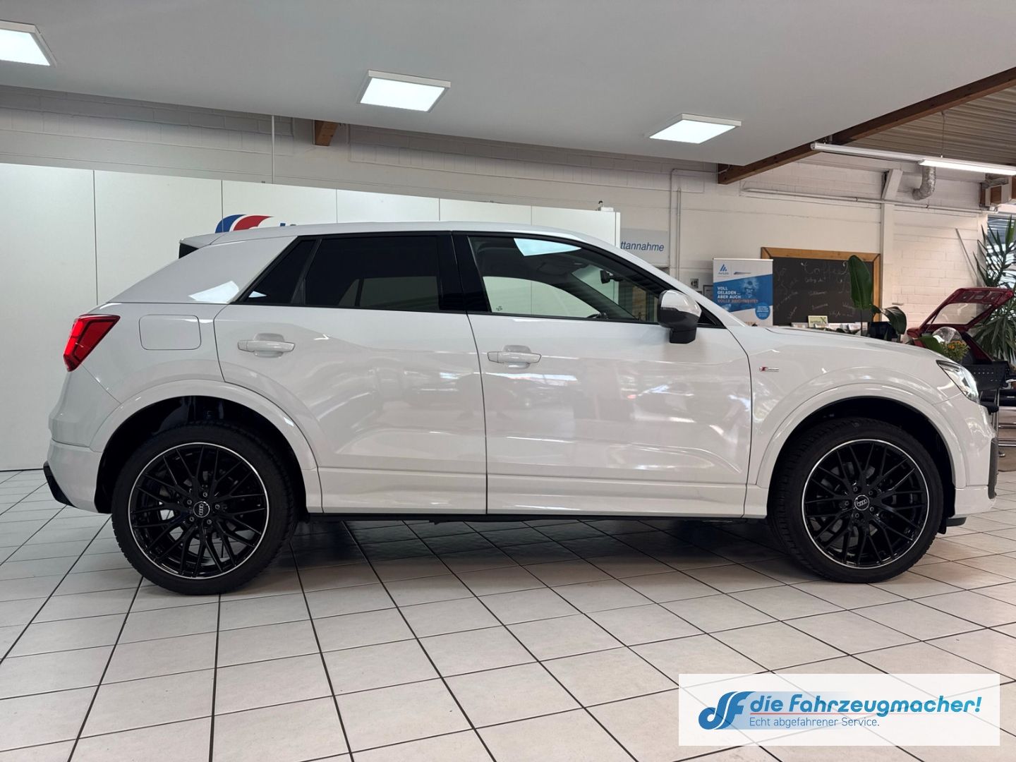 Fahrzeugabbildung Audi Q2 sport Sportpaket Navi Digitales Cockpit LED A