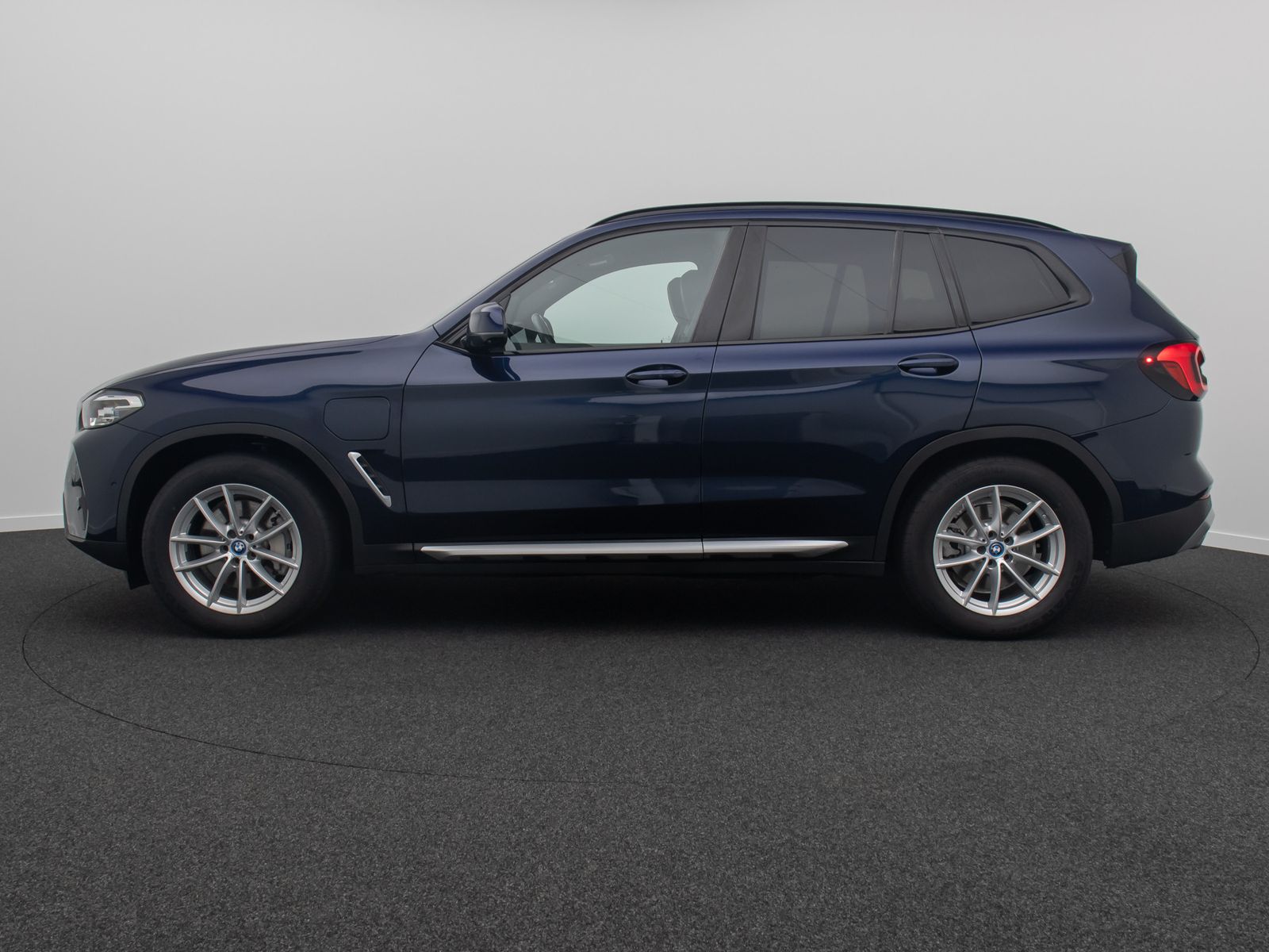 Fahrzeugabbildung BMW X3 xD30e Panorama HUD DAB Sport AHK 360&deg; Komfort