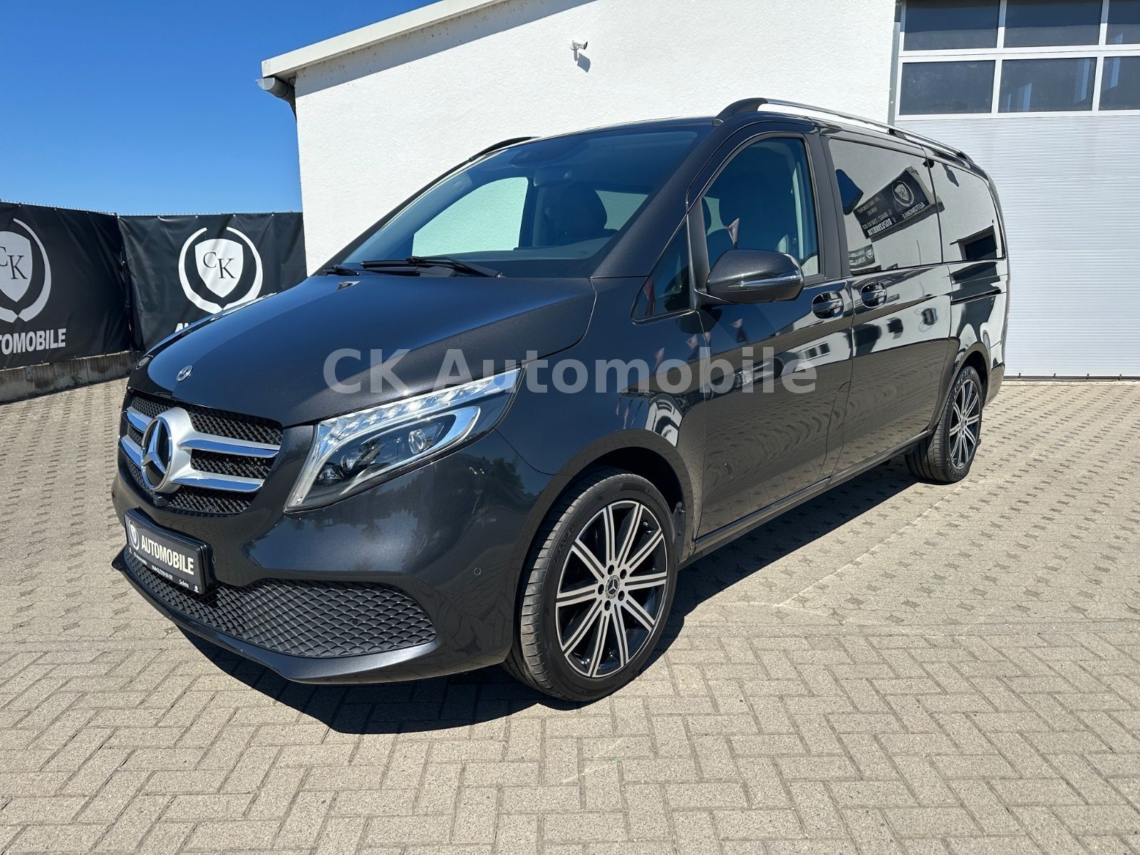 Fahrzeugabbildung Mercedes-Benz V250d AVANTGARDE EDITION 4MATIC lang/7 Sitze
