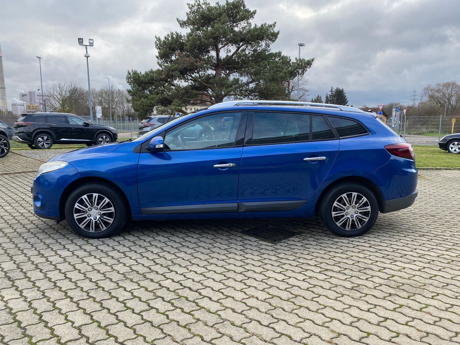 Fahrzeugabbildung Renault Megane III Grandtour Dynamique 1.4+SHZ+TÜV-NEU