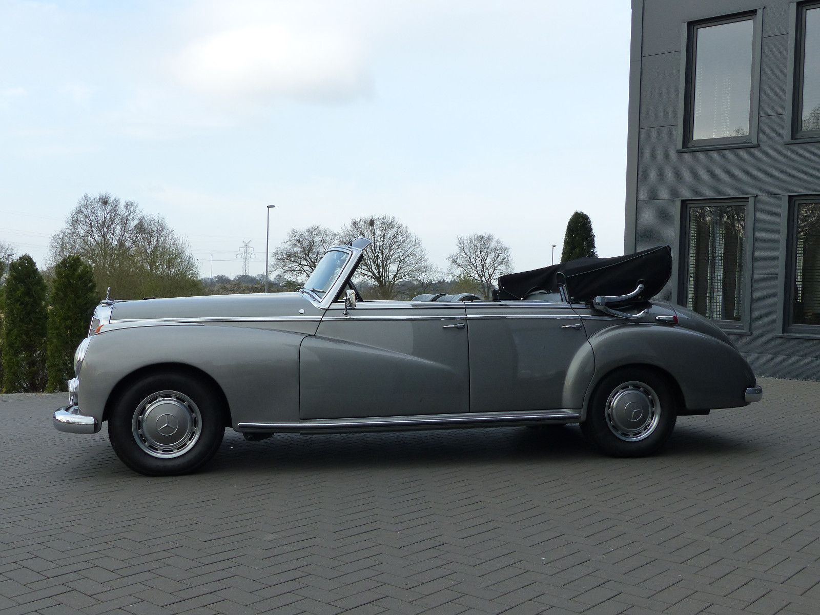 Fahrzeugabbildung Mercedes-Benz 300 Adenauer Cabriolet *Autom.Klima,E-FH,Servo*