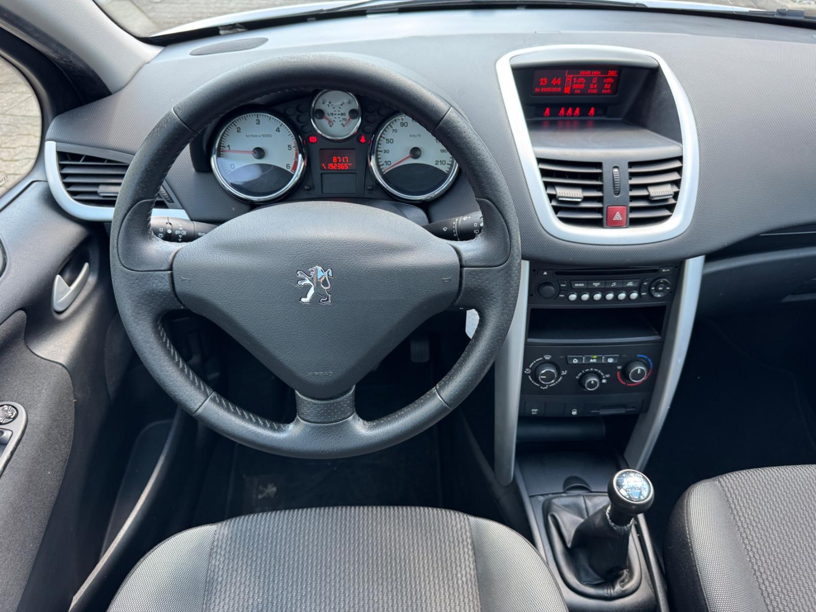 Peugeot 207 2011 — photo 32