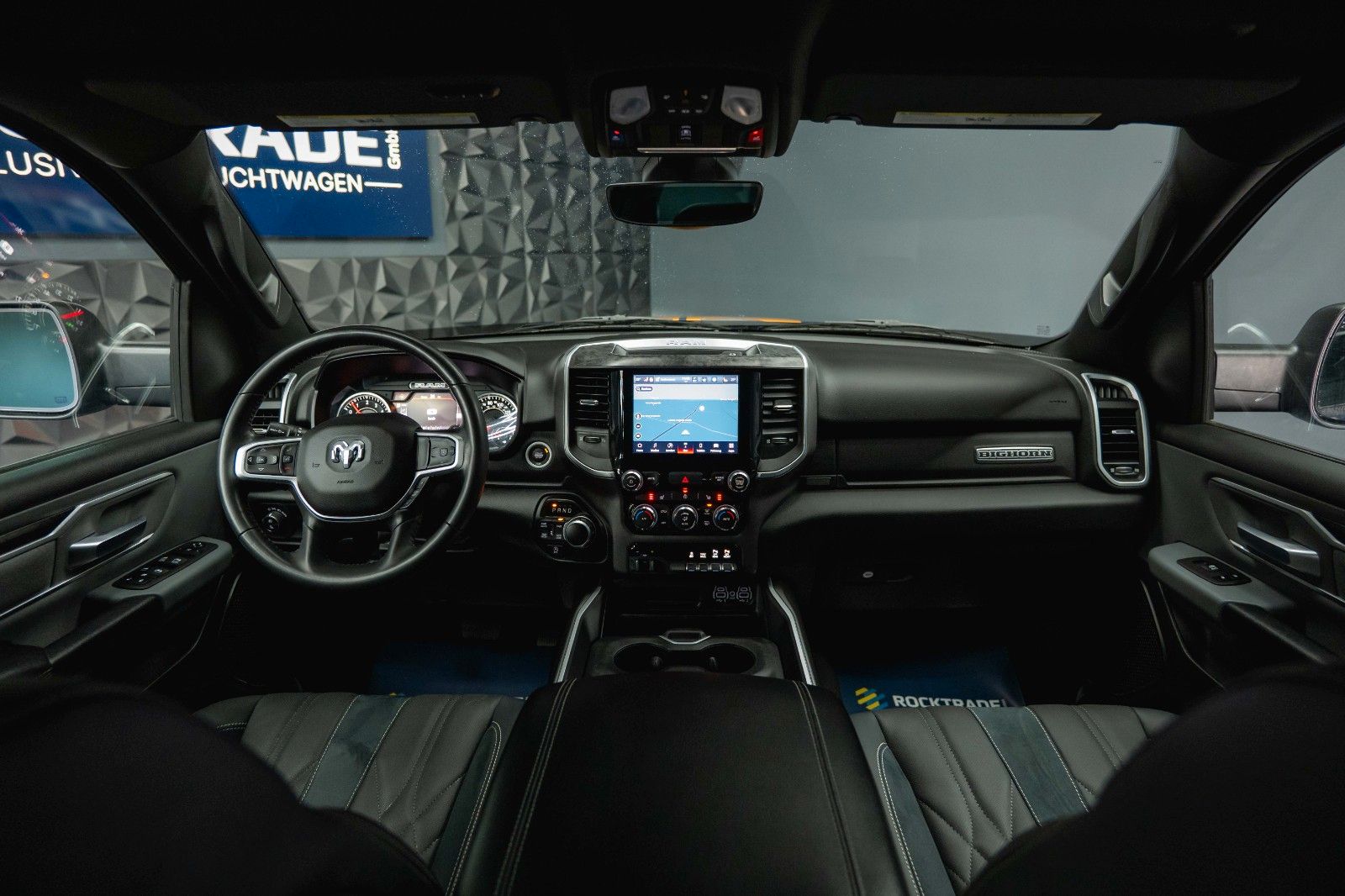 Fahrzeugabbildung Dodge RAM 5.7 V8 HEMI 4x4 OFFROAD Night-Paket *LED*19%