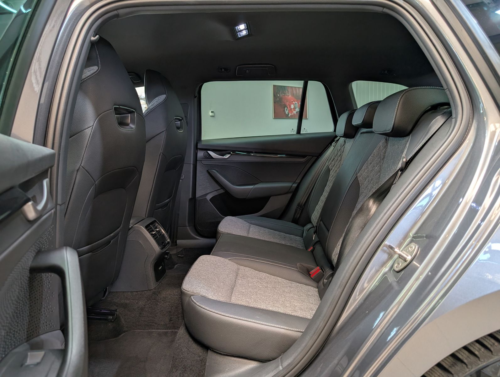 Fahrzeugabbildung SKODA Octavia 2.0 TDI DSG Sportline Matrix 5J-Garantie
