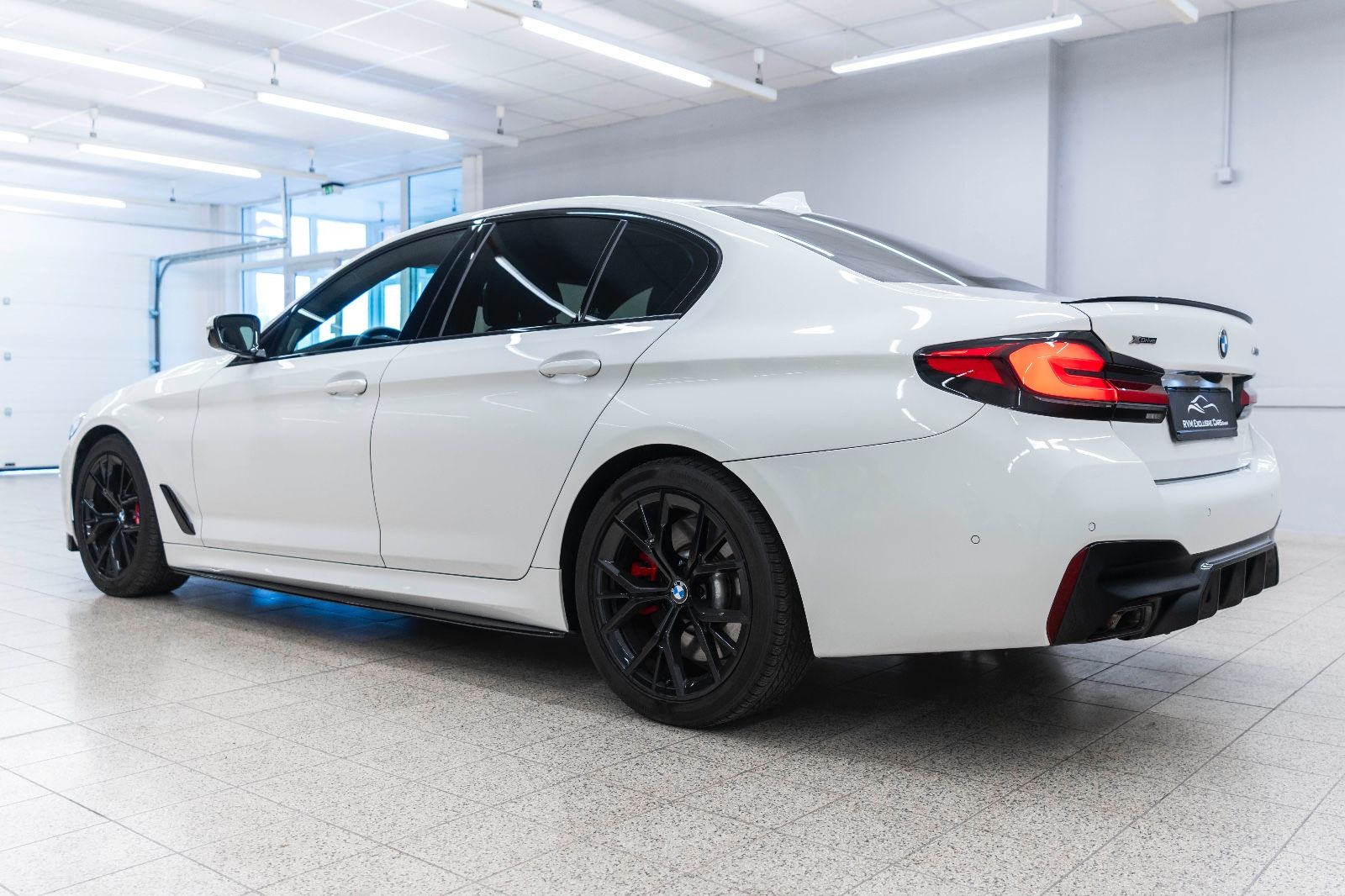 Fahrzeugabbildung BMW M550IX Massage Harman 360° Head UP LED NAV PDC