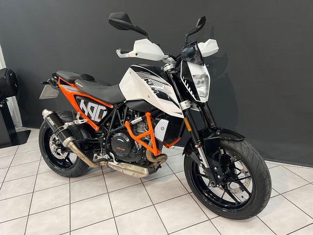 KTM DUKE 690 mit 48 PS, Service NEU & viel Zubehör