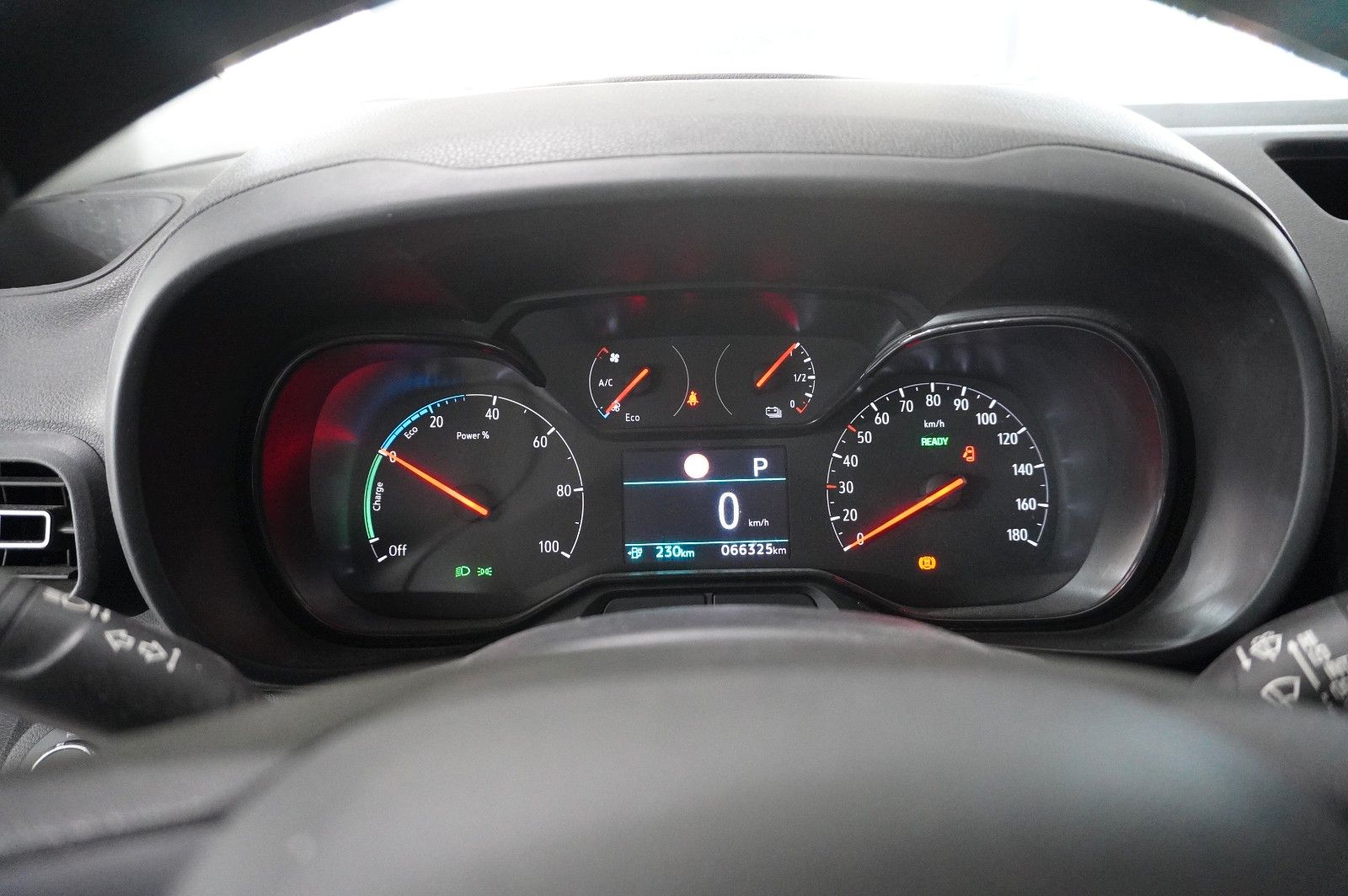 Fahrzeugabbildung Opel Combo-e LIFE EDITION 11KW KLIMA/PDC/TEMP./DAB+
