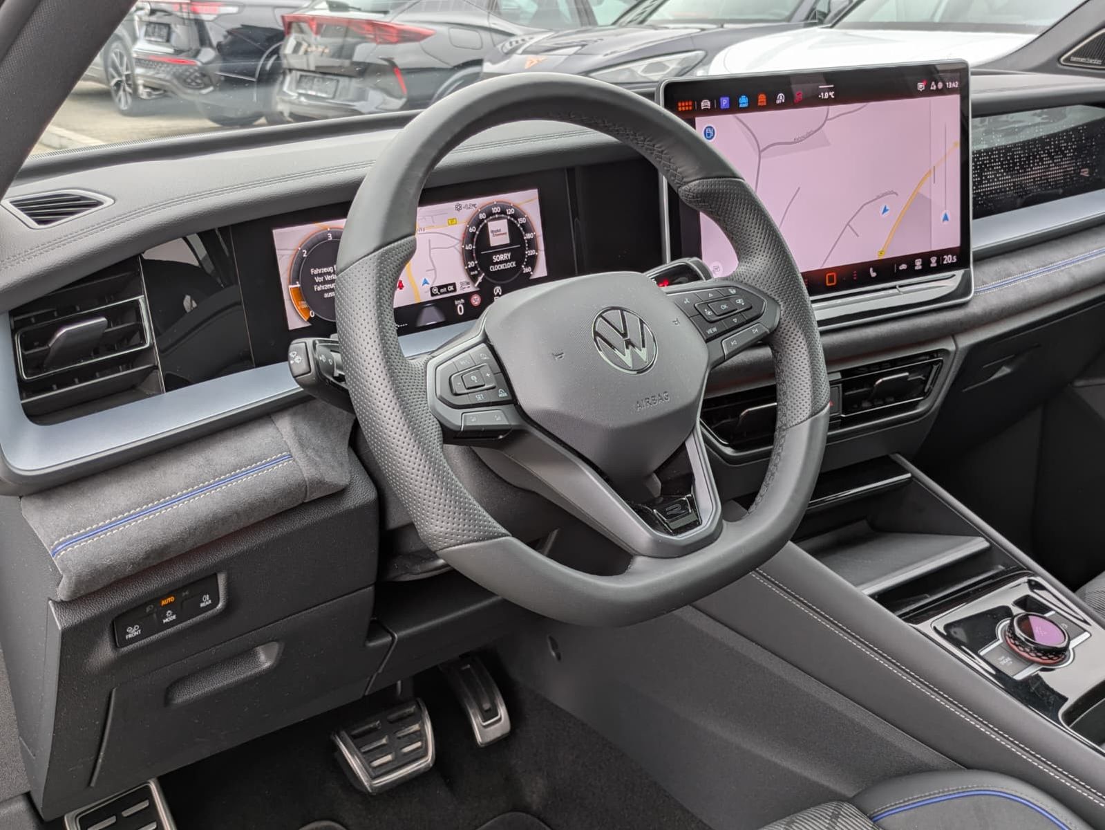Fahrzeugabbildung Volkswagen Tayron 2.0 TDI 4M R-Line BLACK*7Si*MATRIX*PANO