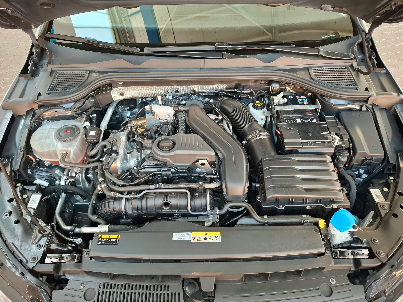 Fahrzeugabbildung Volkswagen Golf VIII Var. Style 1,5 eTSI DSG +IQ.Light+Navi