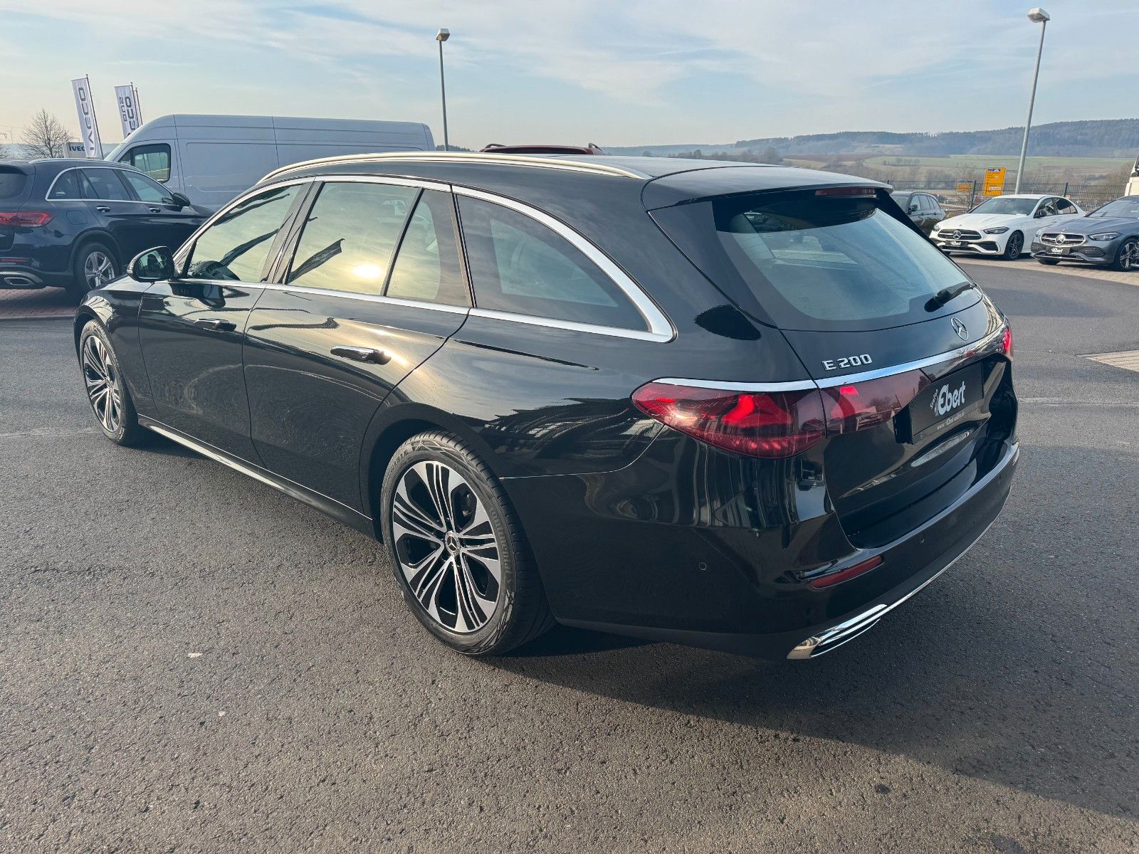 Fahrzeugabbildung Mercedes-Benz E 200 T Avantgarde Pano+AHK+R-Kamera+Keyless