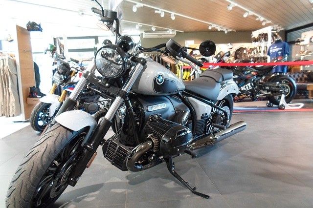 Fahrzeugabbildung BMW R18 mit Blacked-Out-Paket