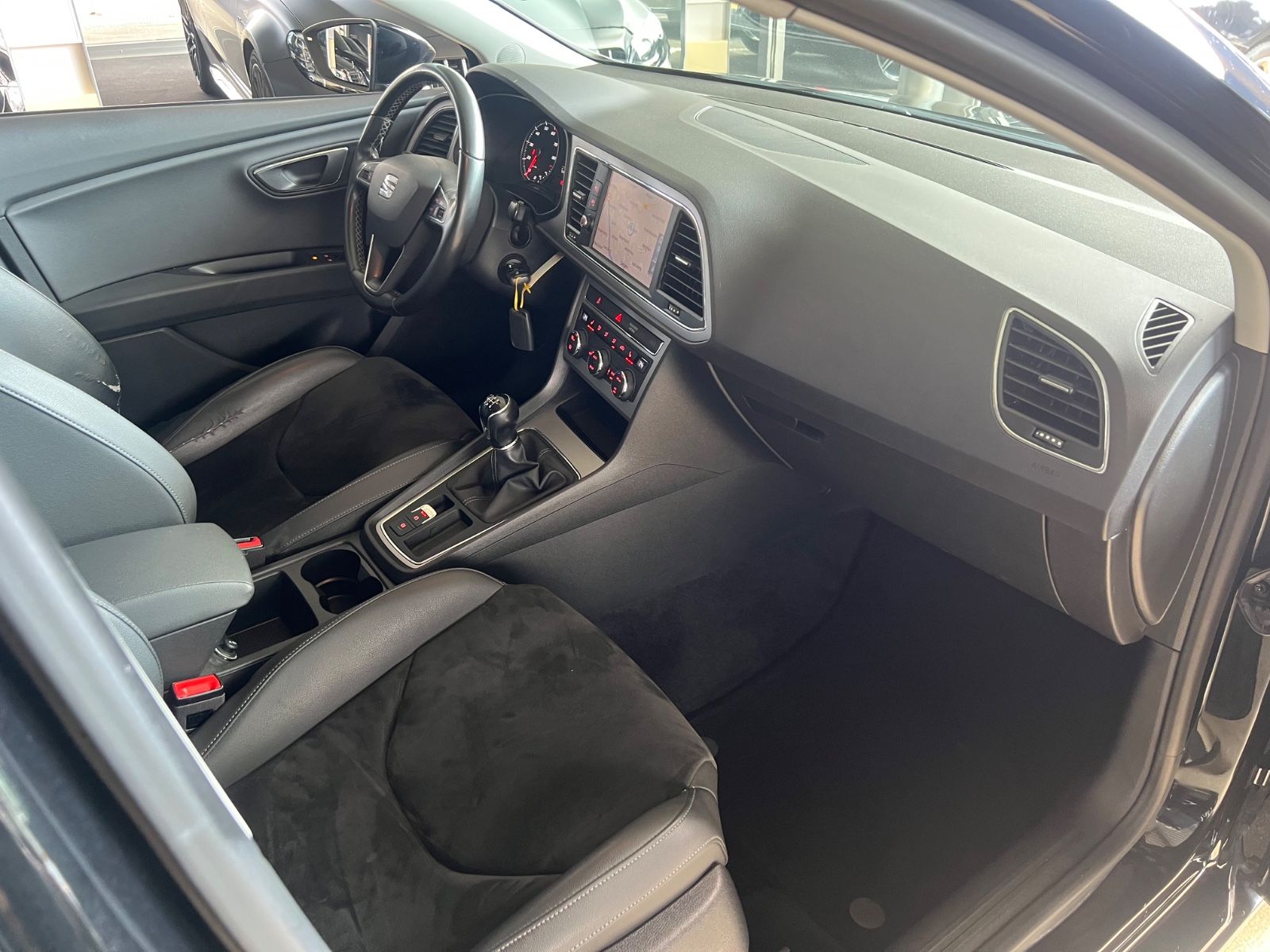 Fahrzeugabbildung SEAT Leon ST 1.4 TSI Style * 1.HAND *ALCANTARA*NAVI*