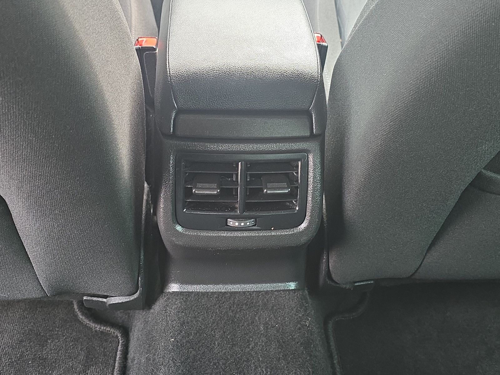 Fahrzeugabbildung SEAT Leon Style Diesel DSG-AUTOMATIK Temp PDC Klima