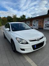 Hyundai i30 blue 1.4 Edition PLUS  - Hyundai i30: Edition Plus