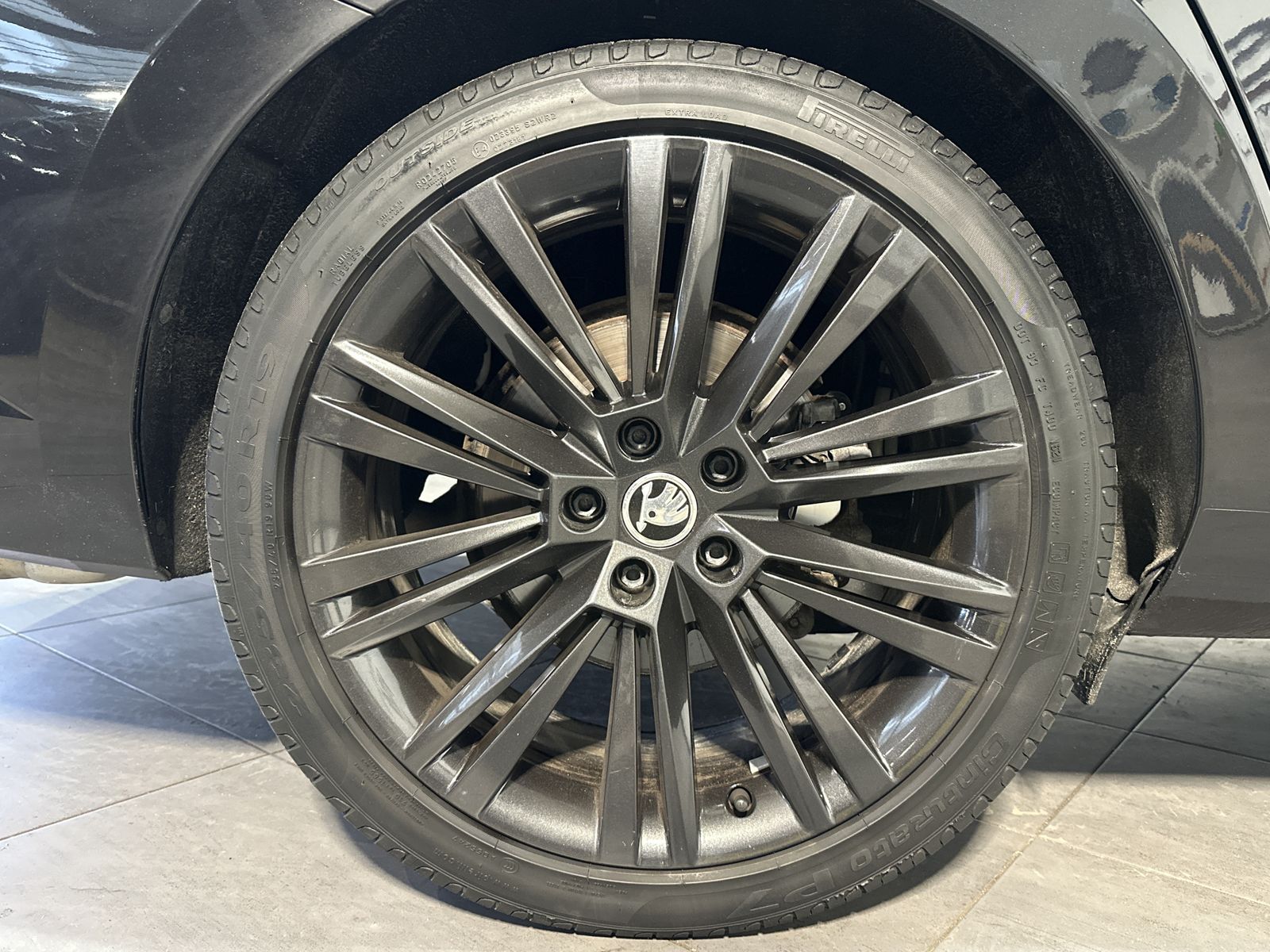 Fahrzeugabbildung SKODA Superb Combi 2.0 TSI DSG L&K NAV+LED+KAM+19ZO+VC