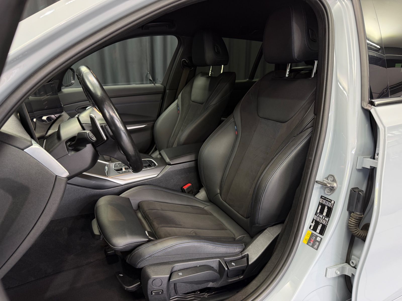 Fahrzeugabbildung BMW 330e Touring M Sport|HEAD-UP|NAVI|HIFI|WIDESCREE