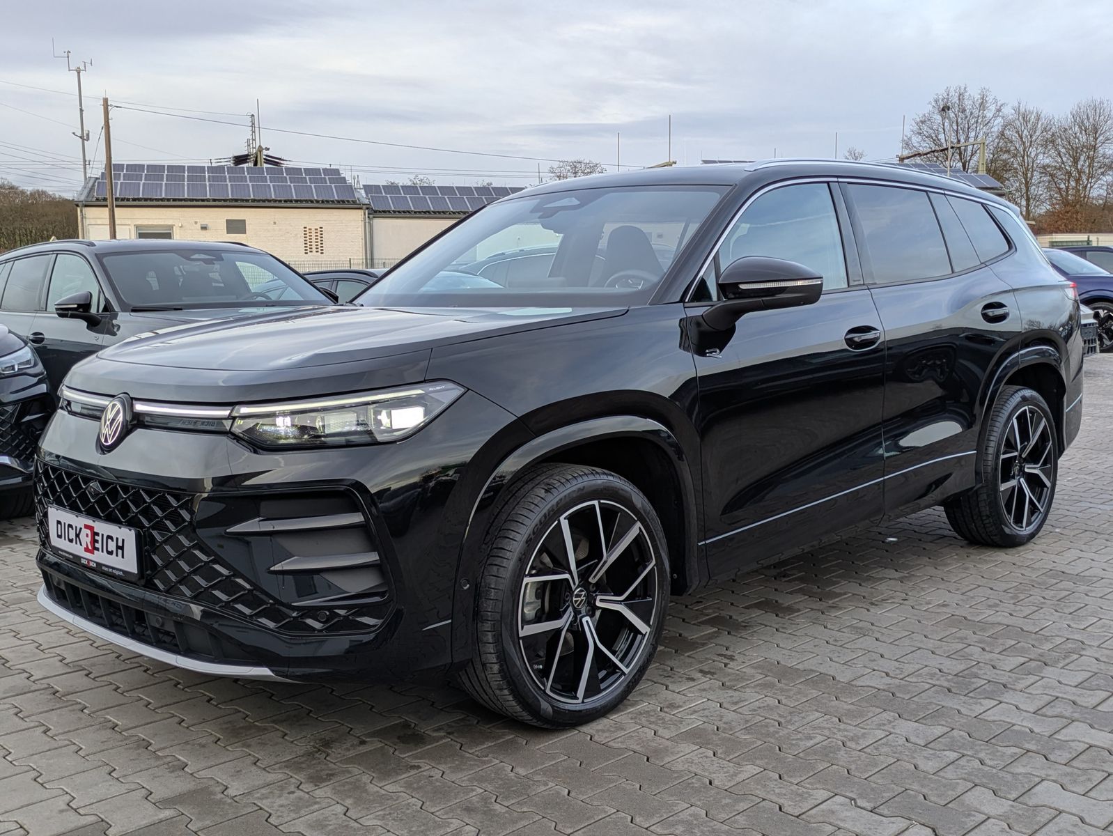 Fahrzeugabbildung Volkswagen Tayron 2.0 TDI 4M R-Line 7Si*MATRIX*AHK*PANO*HUD