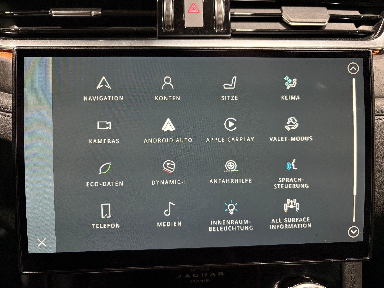 Fahrzeugabbildung Jaguar F-PACE SE AWD/D300/MEMORY/MASSAGE/APPLE/NAVI/KAM