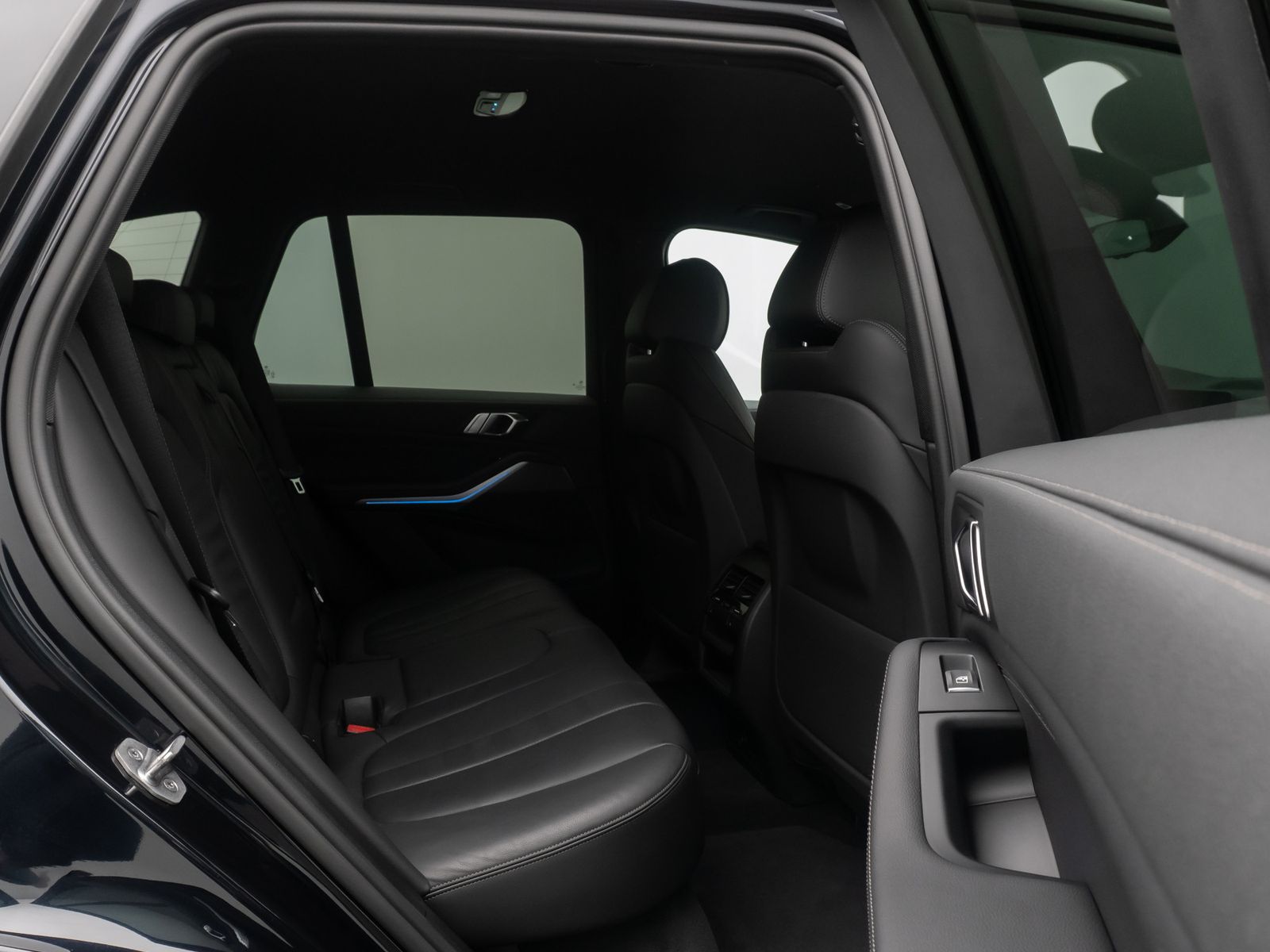 Fahrzeugabbildung BMW X5 xD45e M Sport HUD AHK DAB 360° Laser 22Zoll