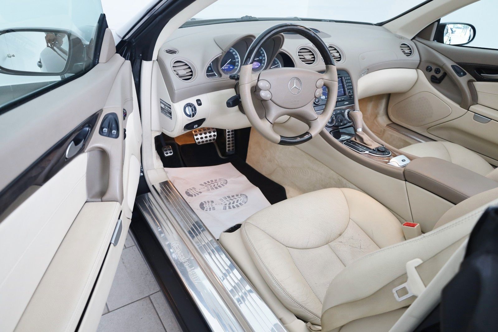 Fahrzeugabbildung Mercedes-Benz SL 350 Leder,Navi,Xenon,SH+Belüftung,PDC