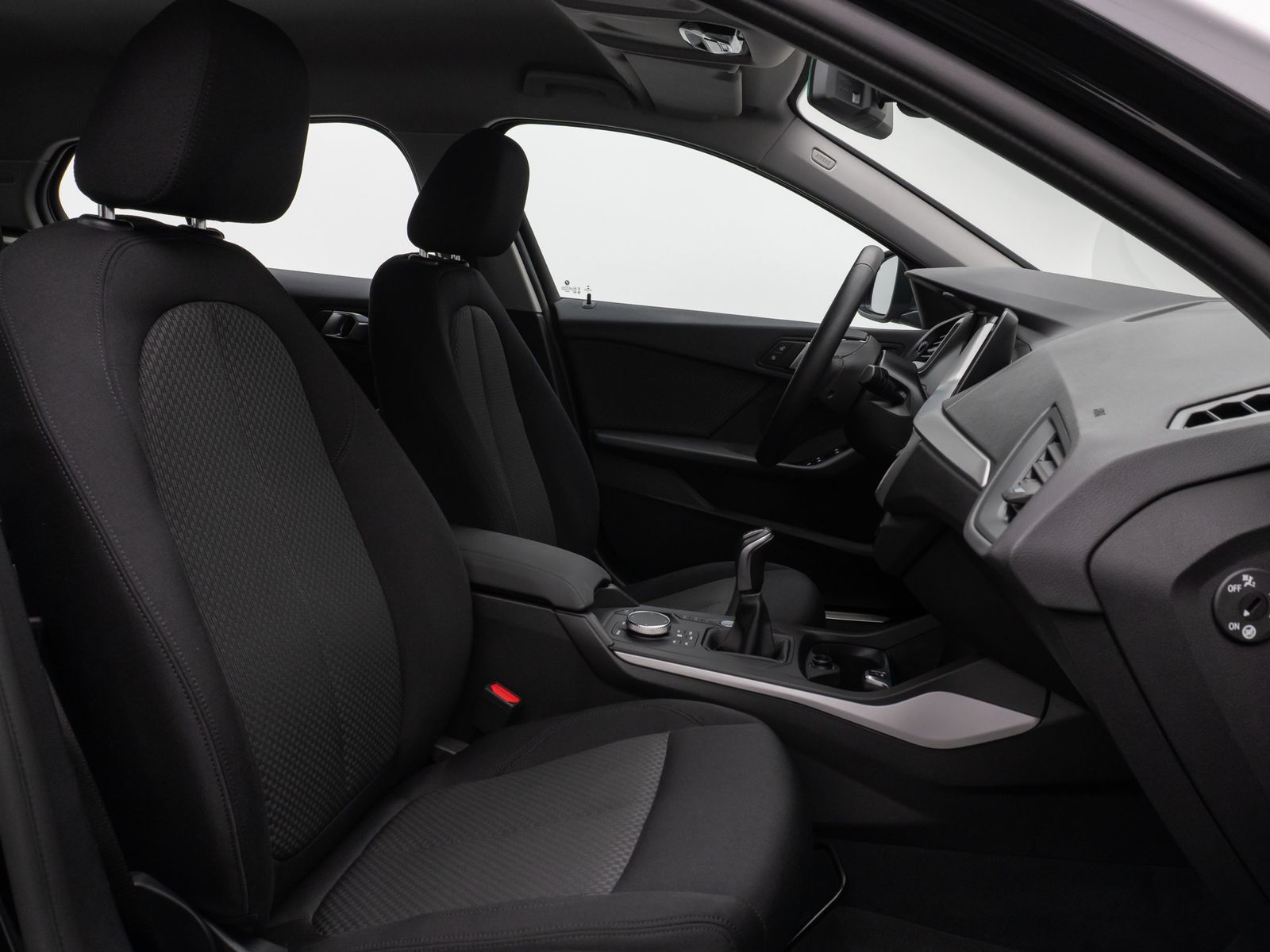 Fahrzeugabbildung BMW 118i PDC DAB CockPitPro AHKFernlichtassistent