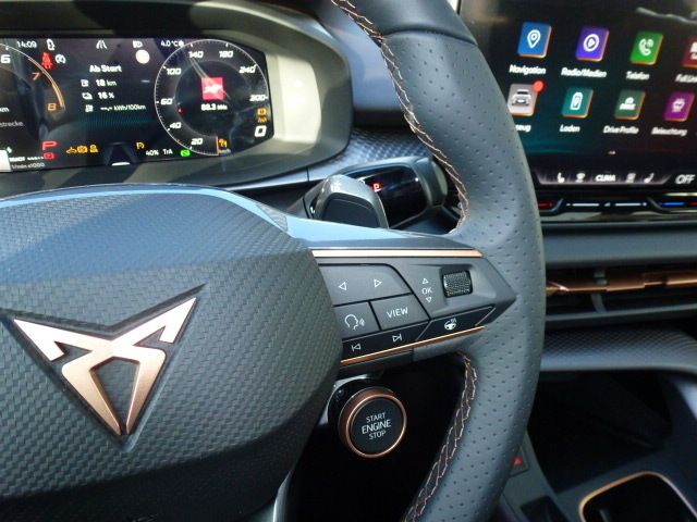 Fahrzeugabbildung CUPRA Terramar VZ 1.5 e-Hybrid DSG + Panorama