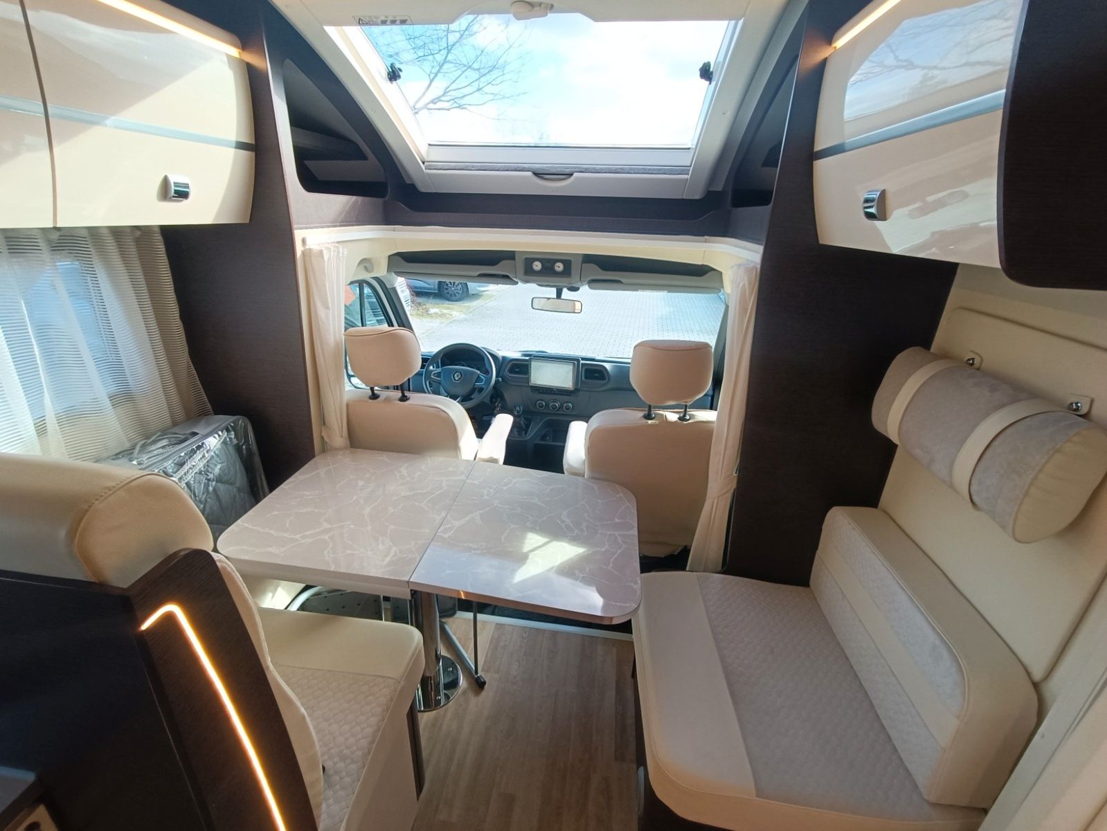 Fahrzeugabbildung Ahorn Alaska TQ *Luftfahrwerk*SAT*AHZV*Solar