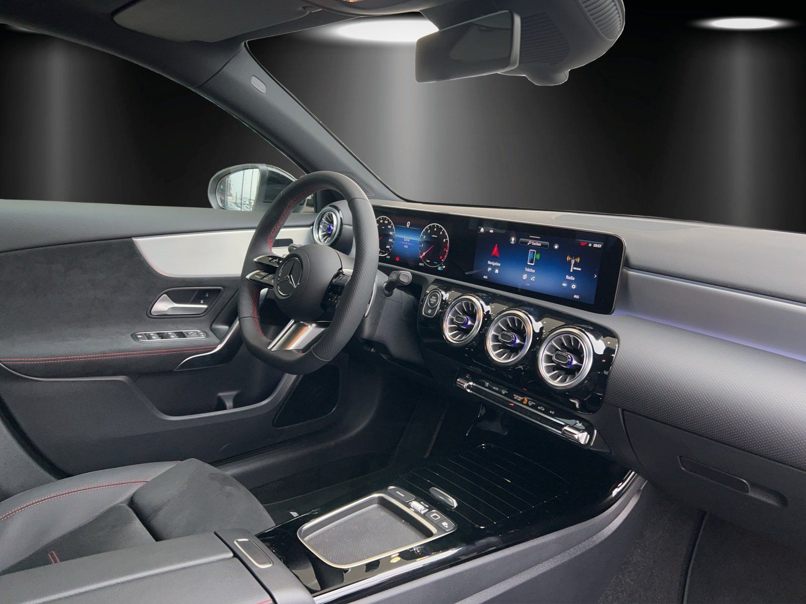 Fahrzeugabbildung Mercedes-Benz A 200 AMG Pano Totwinkel KeyGO Night 18"