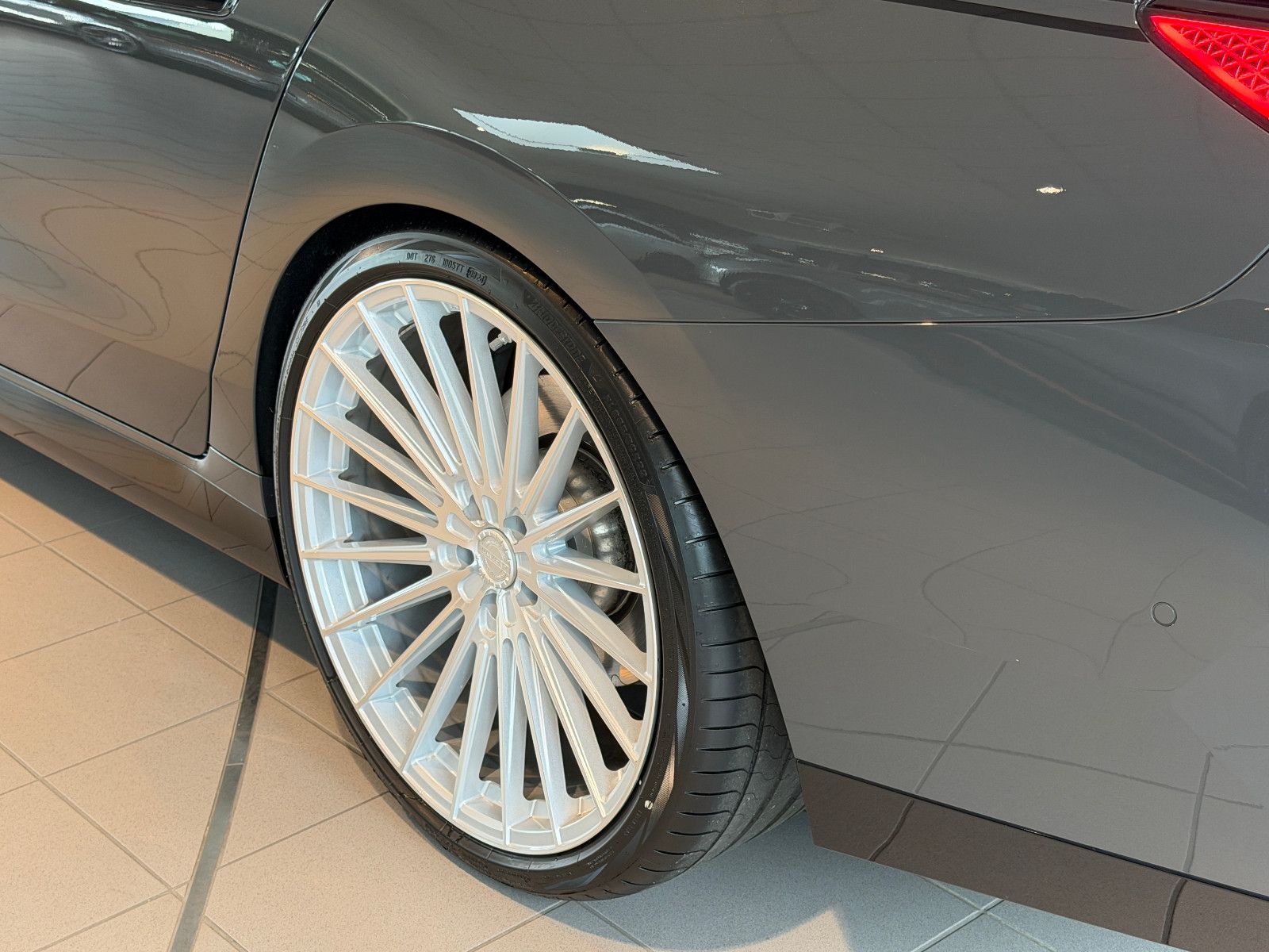 Fahrzeugabbildung BMW 740 d xDrive M Sport/CINEMA-TV/SKY LOUNGE/ICONIC