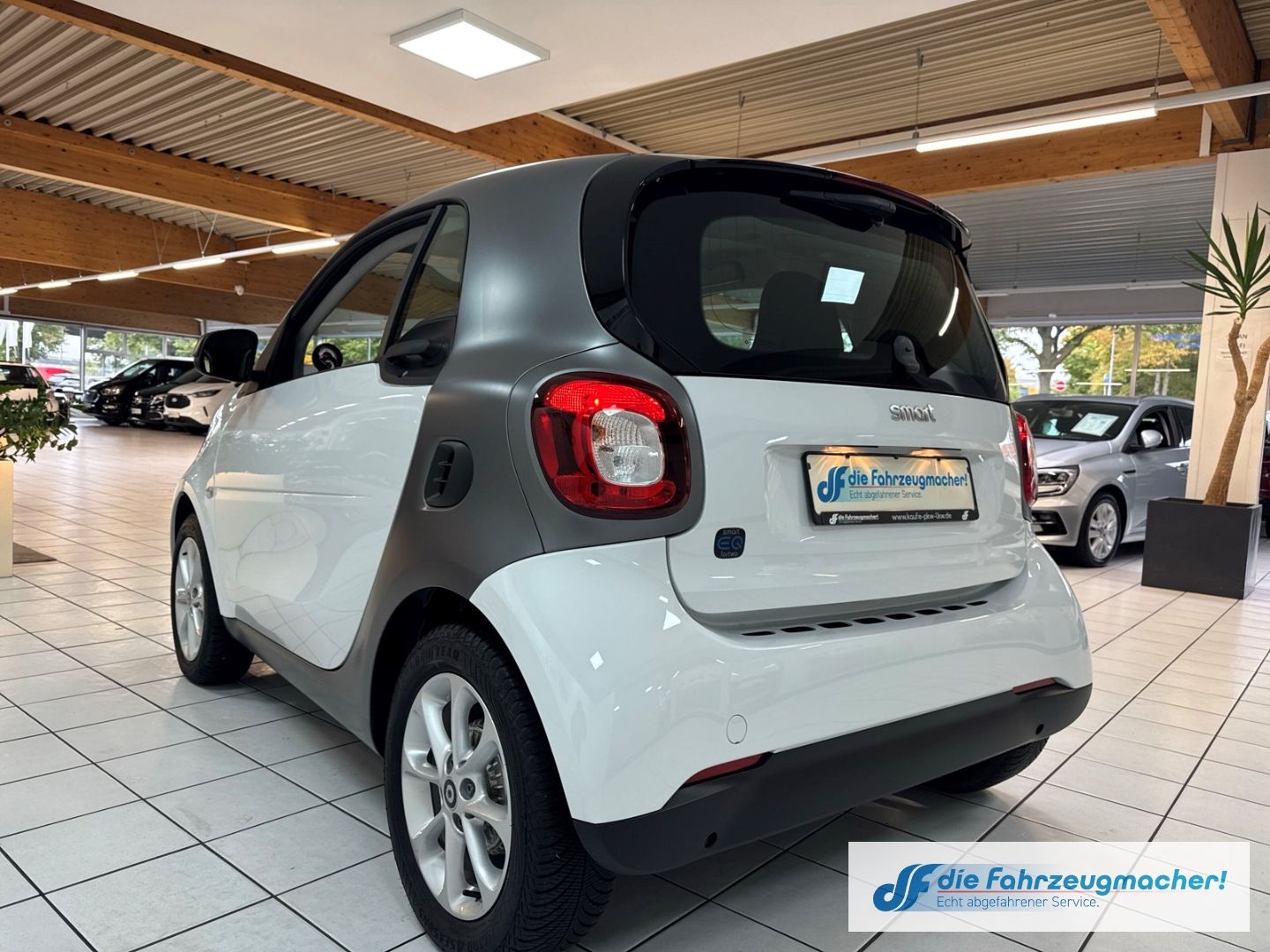 Fahrzeugabbildung Smart fortwo coupe electric drive EQ Navi Klimaautom K