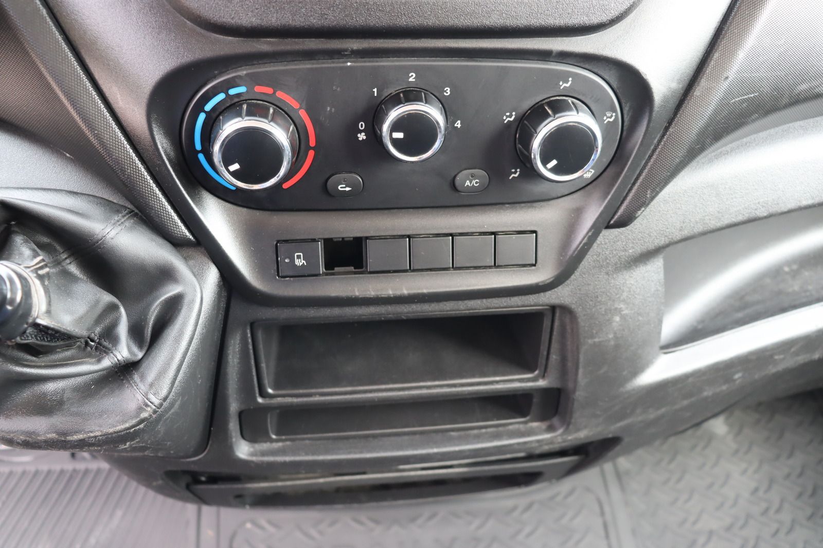 Fahrzeugabbildung Iveco Daily 35S15 3.0 D Kipper * AHK * bis 3.5t 35 150