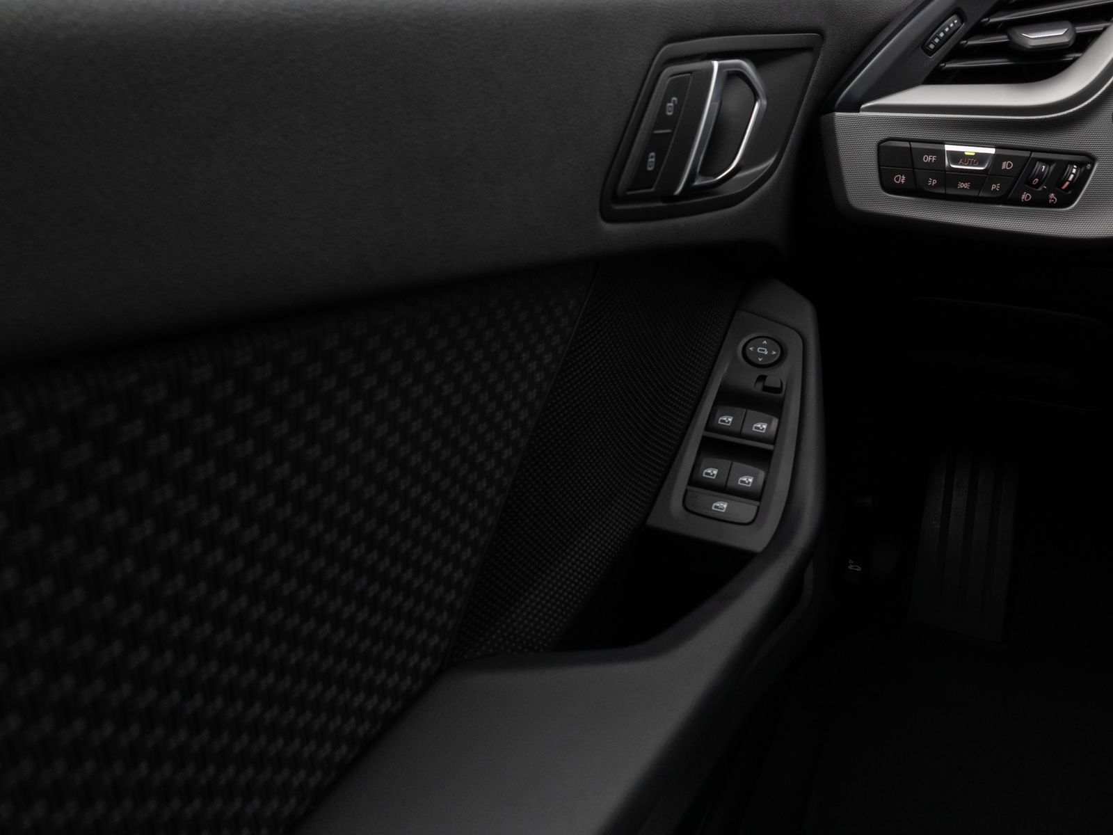 Fahrzeugabbildung BMW 118i PDC CockPitPro Alarm Geschwindigkeitsreg