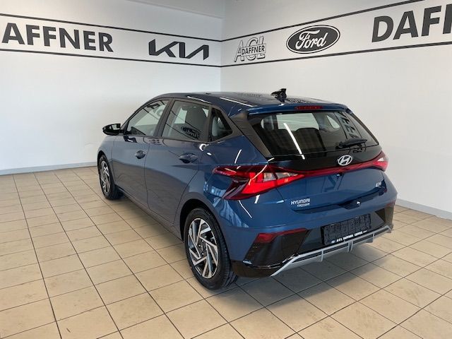 Fahrzeugabbildung Hyundai i20 Trend VerkehrszeichenERK Kamera Navi DAB