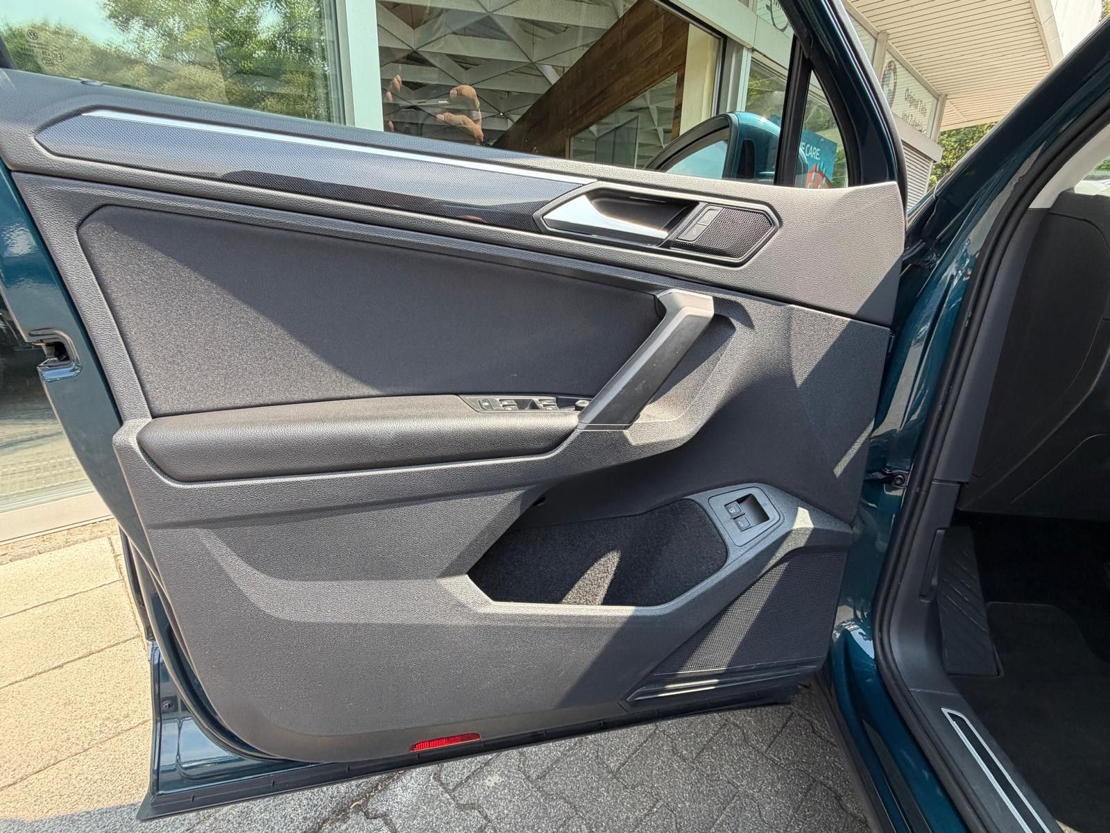 Fahrzeugabbildung Volkswagen Tiguan 1.4 TSI eHyb Elegan >VIRTU+MATR+HEAD+KAM+