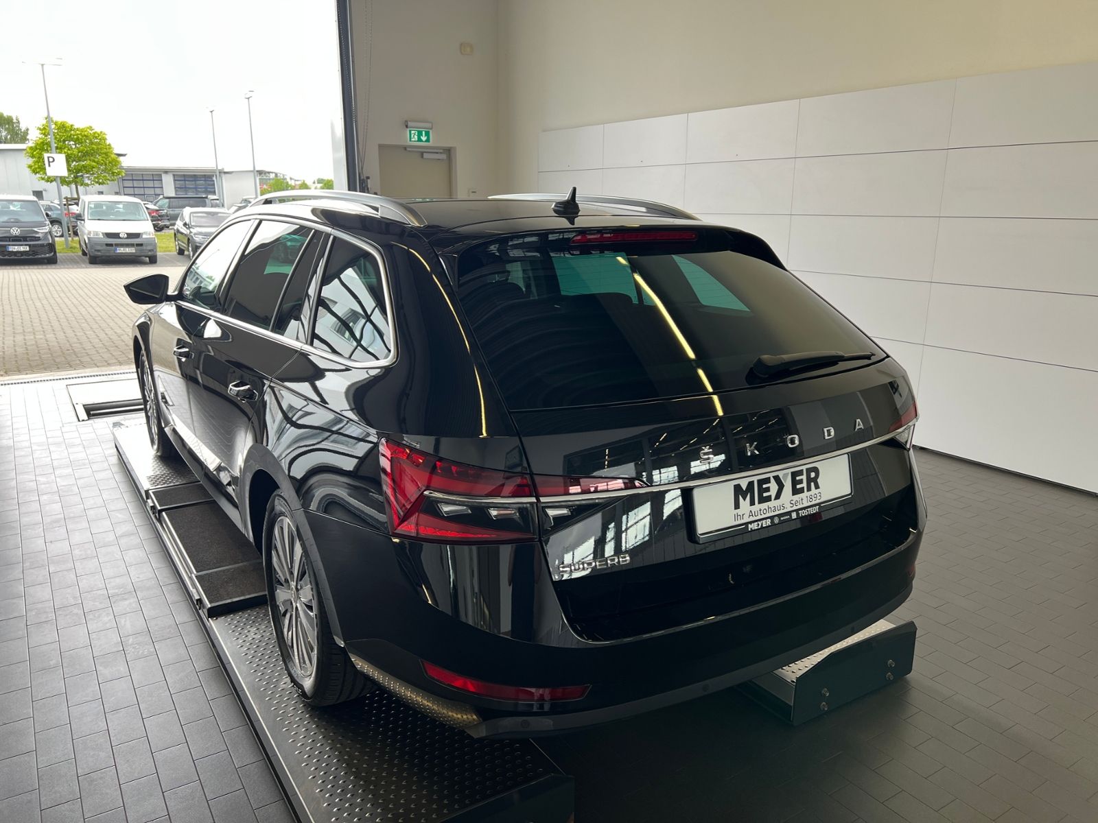 Fahrzeugabbildung SKODA Superb Combi Style 2.0 TDI DSG *AHK,LED,Pano,ACC