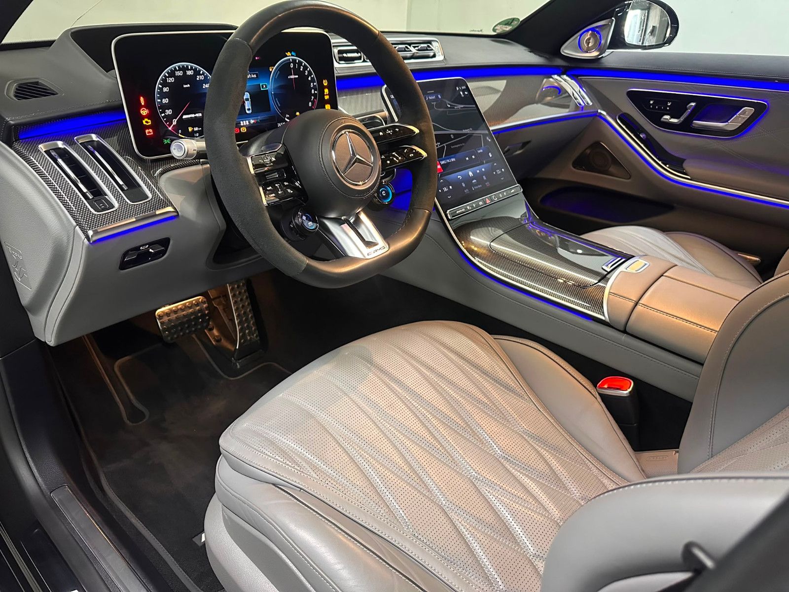 Fahrzeugabbildung Mercedes-Benz S 63 E Performance L *KERAMIK*TV*PANO*MASSAGE*