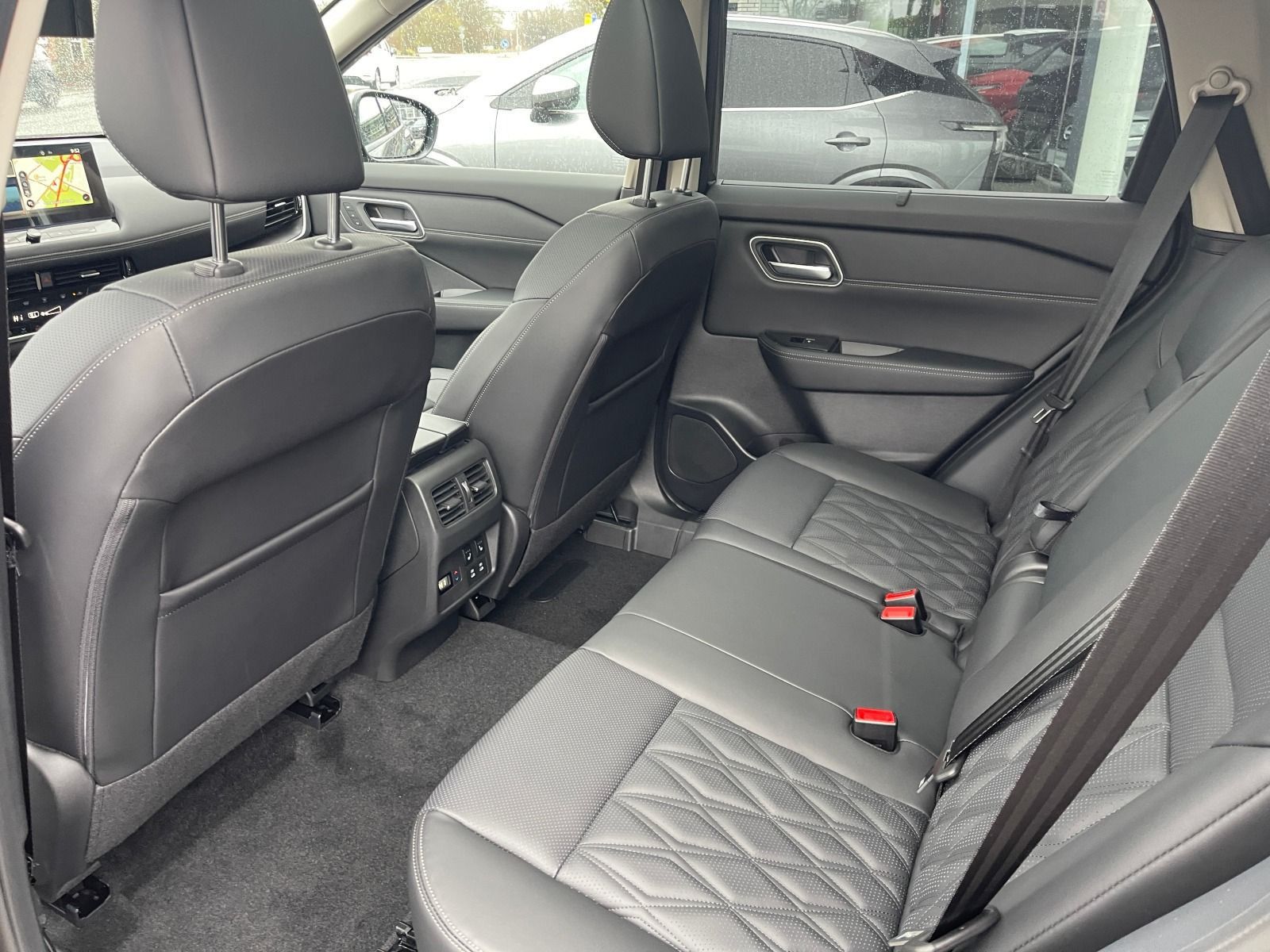 Fahrzeugabbildung Nissan X-Trail e-4orce Tekna+ 20" Pano/Distronic/360°Ka