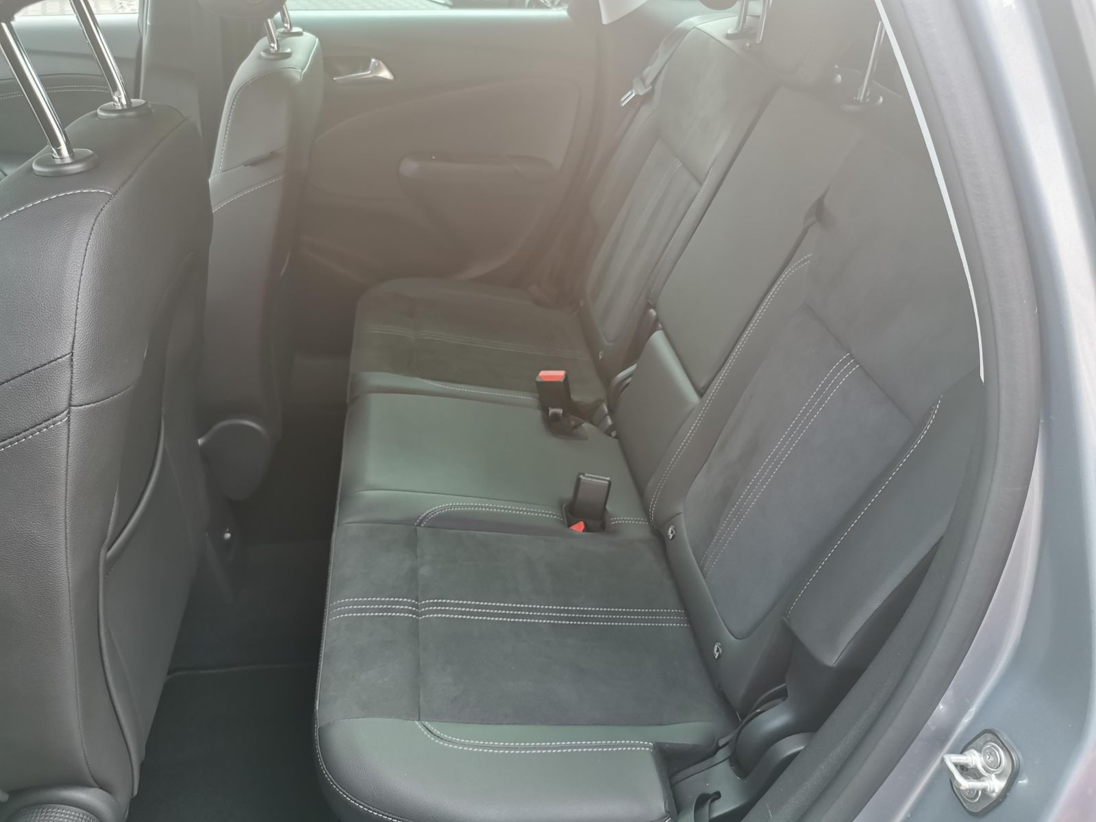 Fahrzeugabbildung Opel Crossland Ultimate*SHZ*PDC+Cam*Head-Up*Navi*