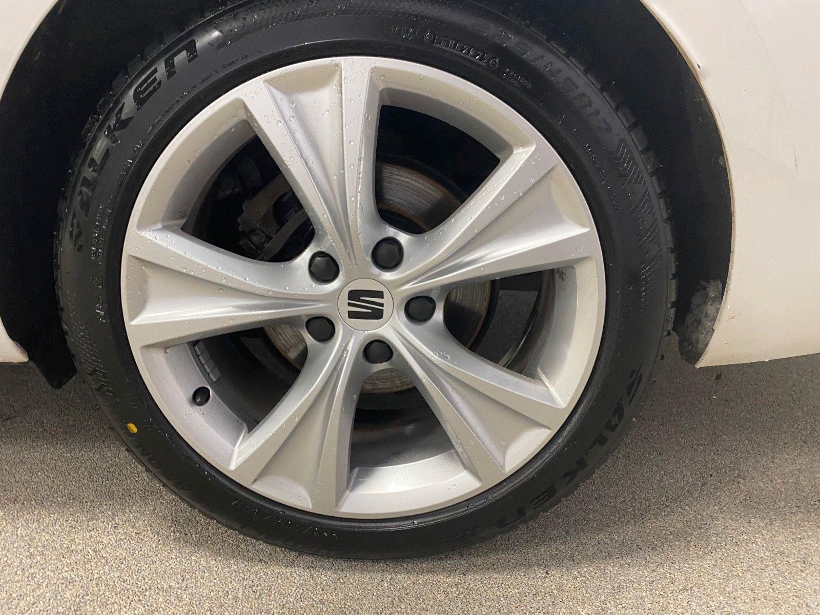 Fahrzeugabbildung SEAT Leon 1.5 TSI FR Sportstourer+ACC+AHK+KAMERA+ST+