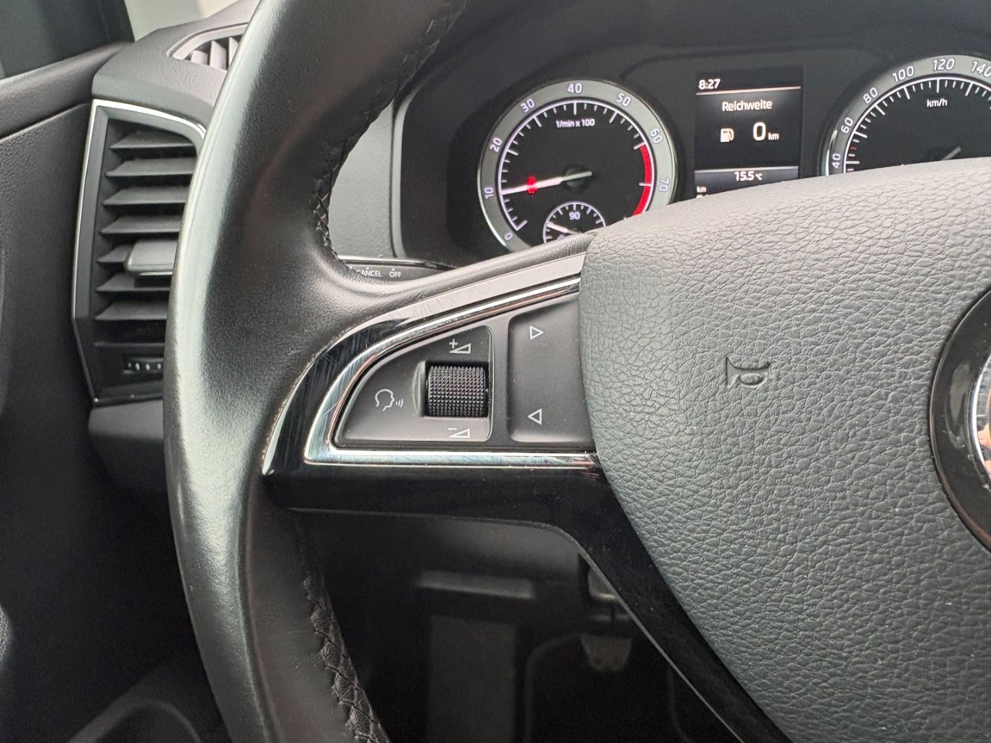Fahrzeugabbildung SKODA Karoq Style Tempomat PDC Klima SHZ Bluetooth