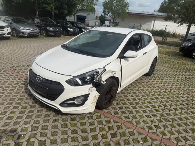 Hyundai i30 Coupe Classic  1,4L 141.TKM Klima