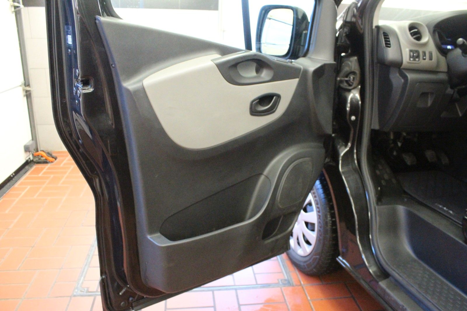 Fahrzeugabbildung Renault Trafic Grand dCi 145 Passenger *Navi*AHK*