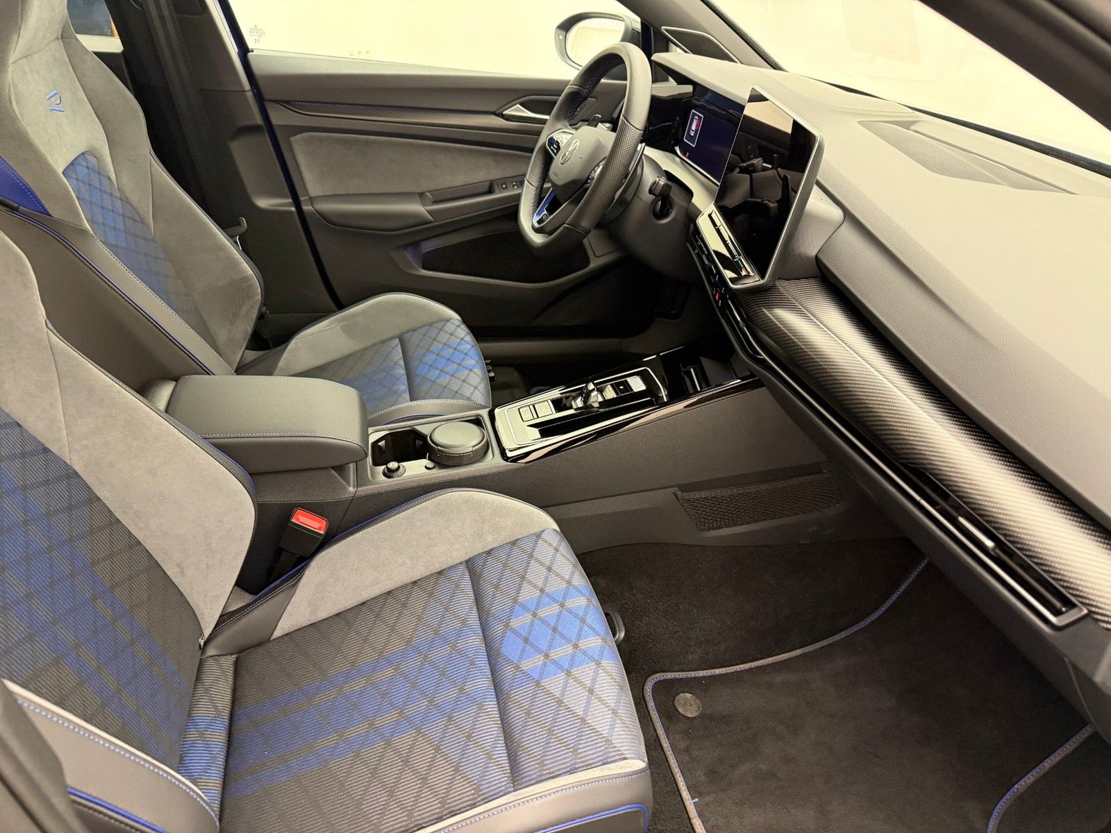 Volkswagen Golf 8 PA R TSI DSG 4M BlackKomfortPano19 EA8 foto 3