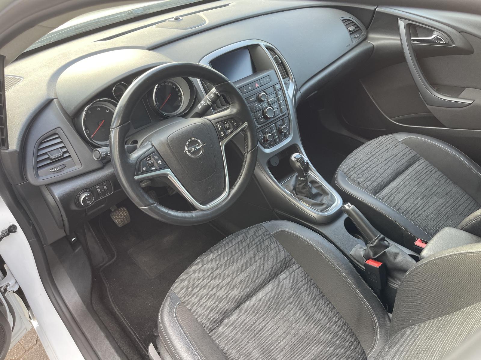 Opel Astra 2015 — photo 10