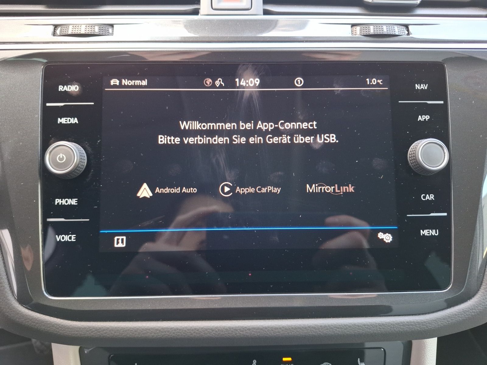 Fahrzeugabbildung Volkswagen Tiguan TSI Elegance DSG 4M Matrix Navi AID ACC R