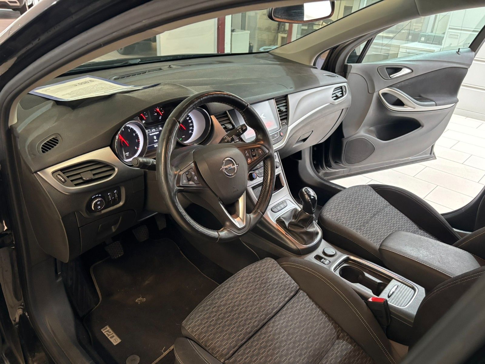 Fahrzeugabbildung Opel Astra K 1.4T 120-JAHRE KAMERA/SHZ/LHZ/ALU/ALLWET